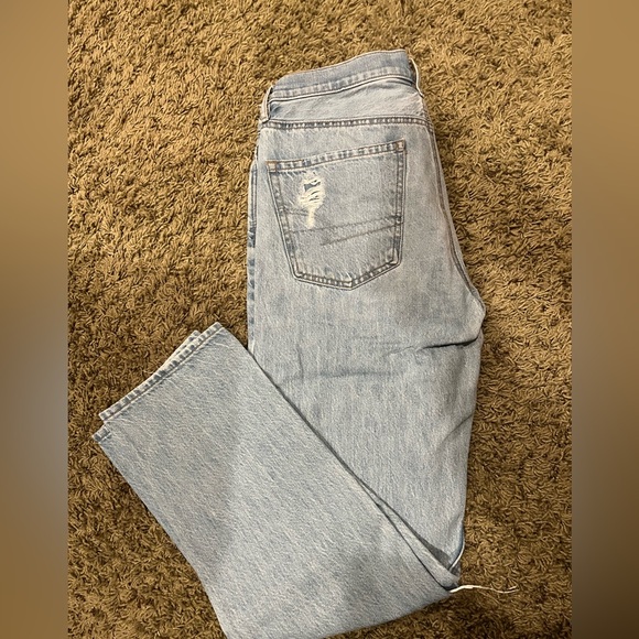 American Eagle Outfitters Light Blue Straight Leg Jeans with Knee Rips - Picture 2 of 3